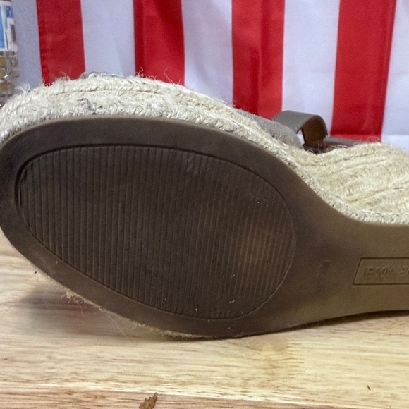 Steve Madden Taupe Wedge Sandals - Picture 9 of 16